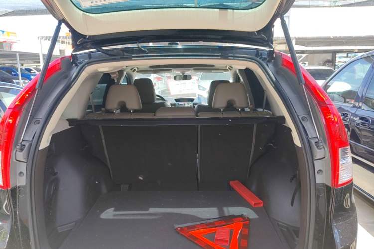 Used Honda CR-V 2012 2.4L four-wheel drive luxury version Trunk