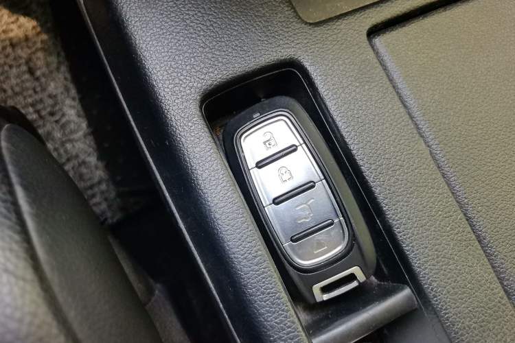Used Honda CR-V 2012 2.4L four-wheel drive luxury version Vehicle Key