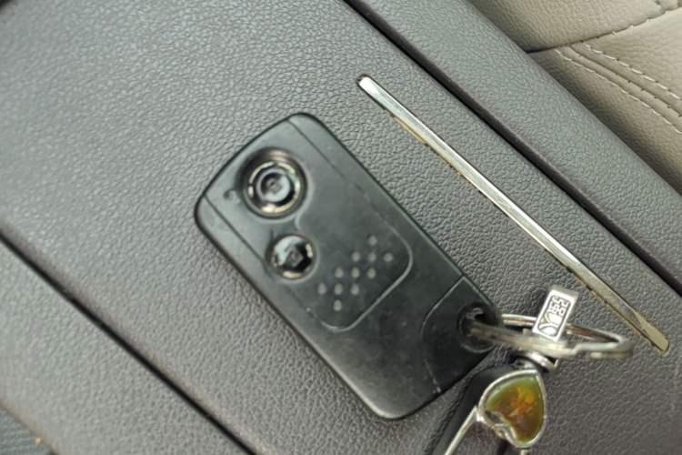 Used Honda CR-V 2012 2.4L Four-Wheel Drive Prestige Navigation Edition Vehicle Key