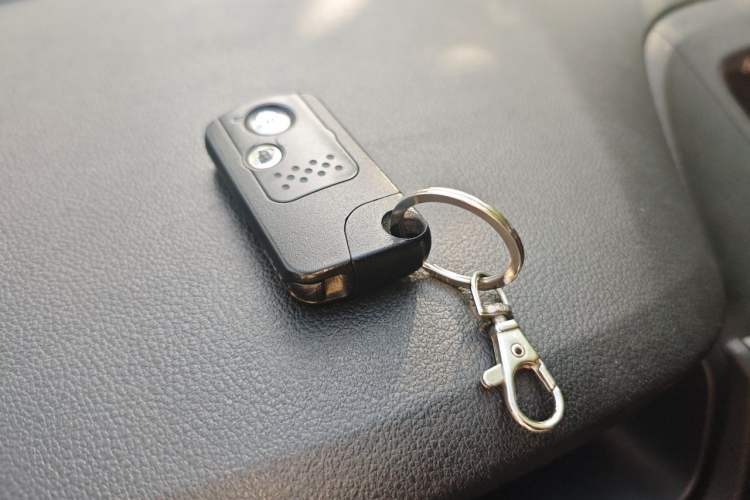 Used Honda CR-V 2012 2.4L four-wheel drive luxury version Vehicle Key