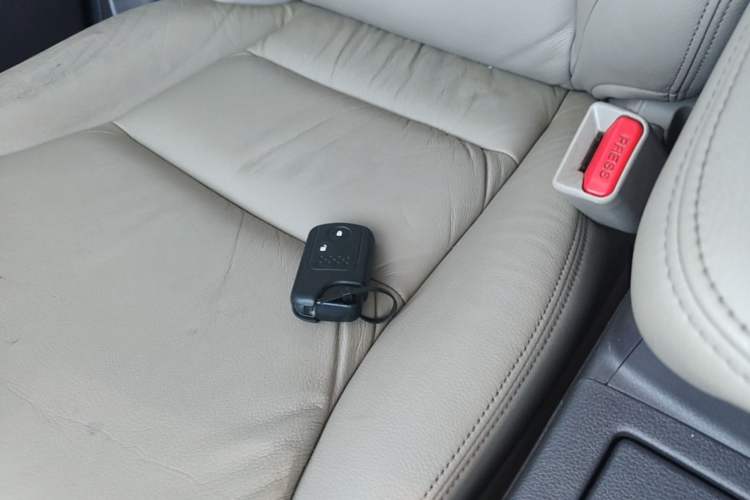 Used Honda CR-V 2012 2.4L four-wheel drive luxury version Vehicle Key