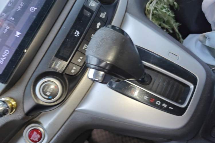 Used Honda CR-V 2012 2.4L four-wheel drive luxury version Gear Lever