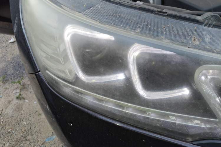 Used Honda CR-V 2012 2.4L four-wheel drive luxury version Right Front Headlight