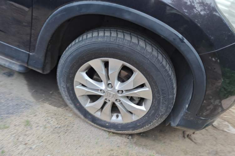 Used Honda CR-V 2012 2.4L four-wheel drive luxury version Right Front Wheel Hub