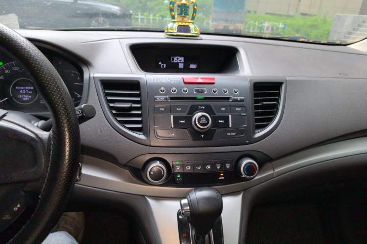 Used Honda CR-V 2012 2.0L two-wheel drive urban version Audio And AC Panel