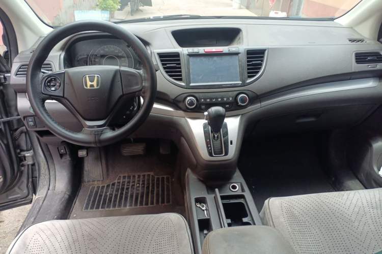 Used Honda CR-V 2012 2.0L two-wheel drive urban version Center Console