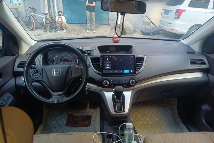 Used Honda CR-V 2012 2.0L two-wheel drive urban version Center Console