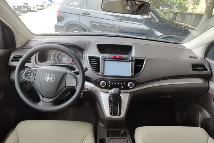 Used Honda CR-V 2012 2.0L two-wheel drive urban version Center Console