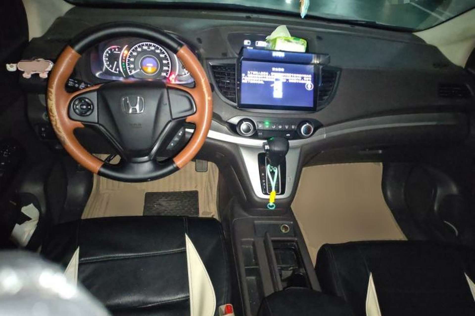 Used Honda CR-V 2012 2.0L two-wheel drive urban version Center Console