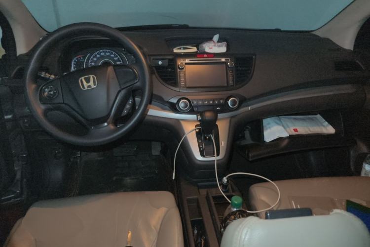 Used Honda CR-V 2012 2.0L two-wheel drive urban version Center Console