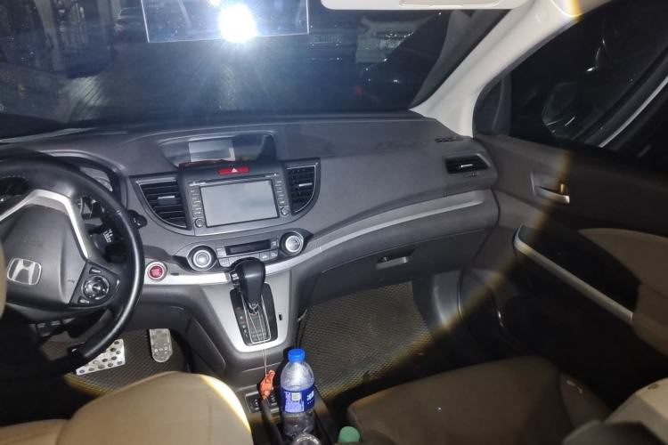 Used Honda CR-V 2012 2.4L four-wheel drive luxury version Center Console