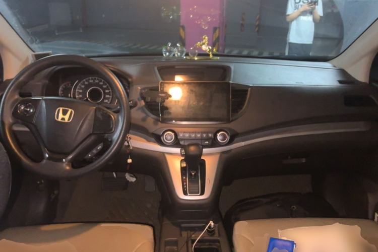 Used Honda CR-V 2012 2.0L two-wheel drive urban version Center Console