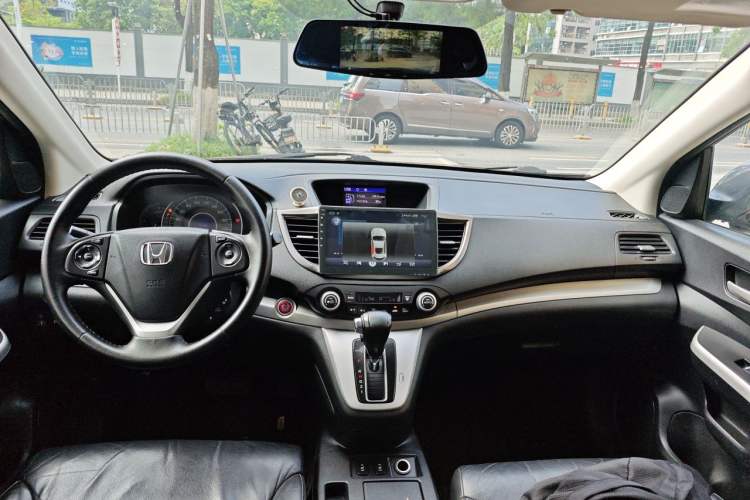 Used Honda CR-V 2012 2.4L four-wheel drive luxury version Center Console