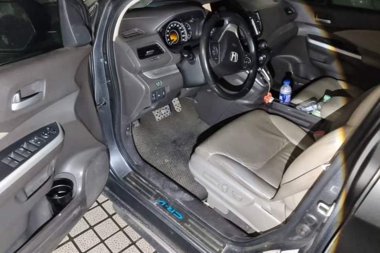 Used Honda CR-V 2012 2.4L four-wheel drive luxury version Driver Seat