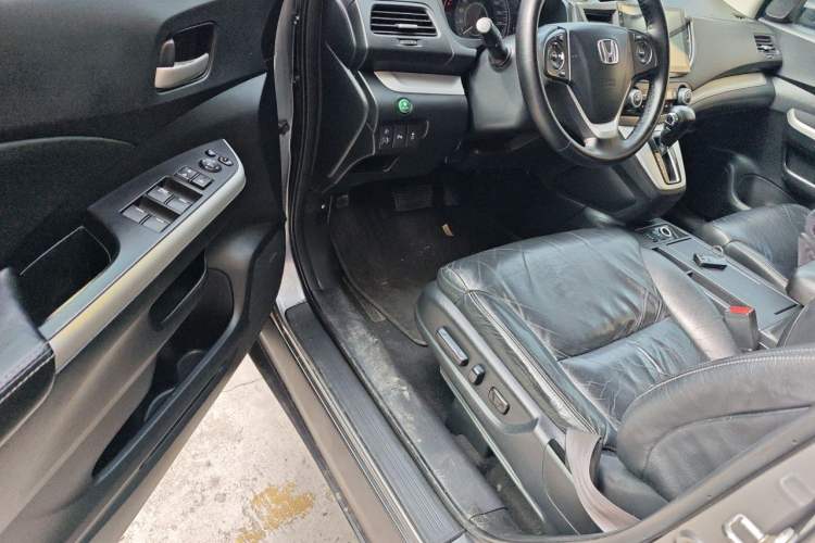 Used Honda CR-V 2012 2.4L four-wheel drive luxury version Driver Seat