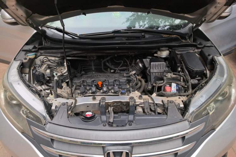 Used Honda CR-V 2012 2.0L two-wheel drive urban version Engine Bay