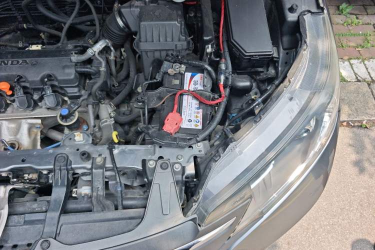 Used Honda CR-V 2012 2.0L two-wheel drive urban version Engine Bay Left