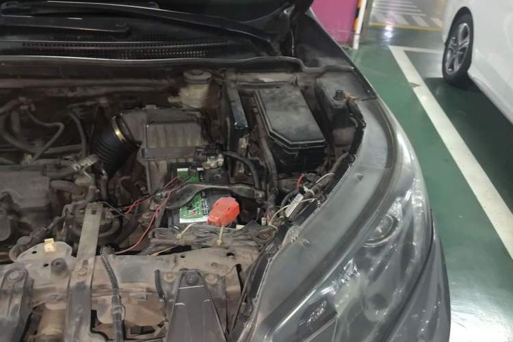 Used Honda CR-V 2012 2.0L two-wheel drive urban version Engine Bay Left