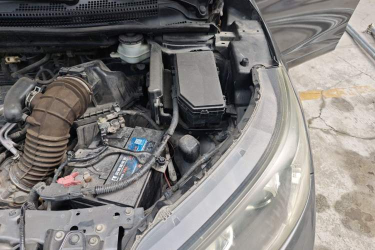 Used Honda CR-V 2012 2.4L four-wheel drive luxury version Engine Bay Left
