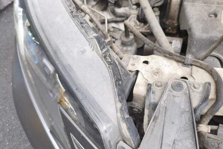 Used Honda CR-V 2012 2.4L four-wheel drive luxury version Engine Bay Right