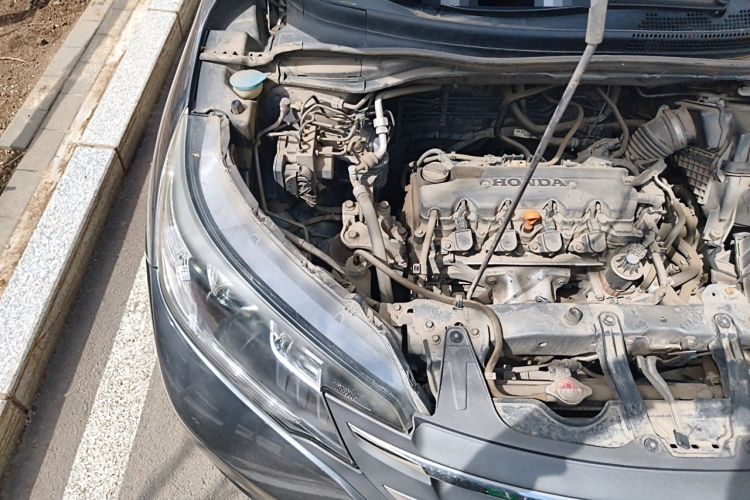 Used Honda CR-V 2012 2.0L two-wheel drive urban version Engine Bay Right