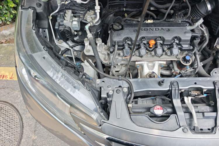 Used Honda CR-V 2012 2.0L two-wheel drive urban version Engine Bay Right