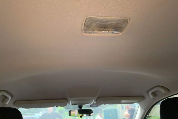 Used Honda CR-V 2012 2.0L two-wheel drive urban version Headliner