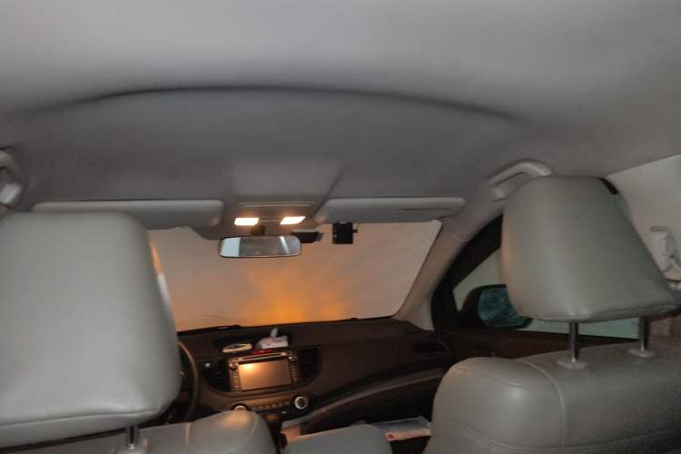 Used Honda CR-V 2012 2.0L two-wheel drive urban version Headliner
