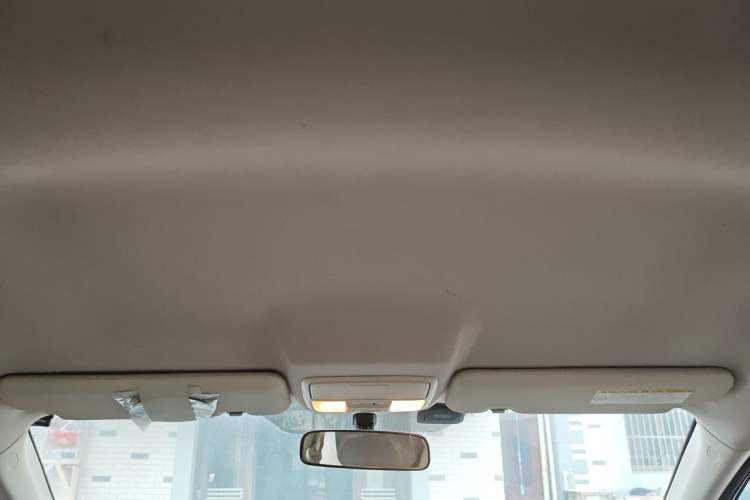 Used Honda CR-V 2012 2.0L two-wheel drive urban version Headliner