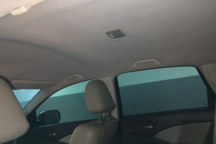 Used Honda CR-V 2012 2.0L two-wheel drive urban version Headliner