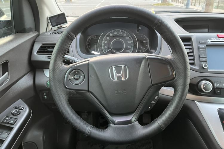Used Honda CR-V 2012 2.0L two-wheel drive urban version Interior 1