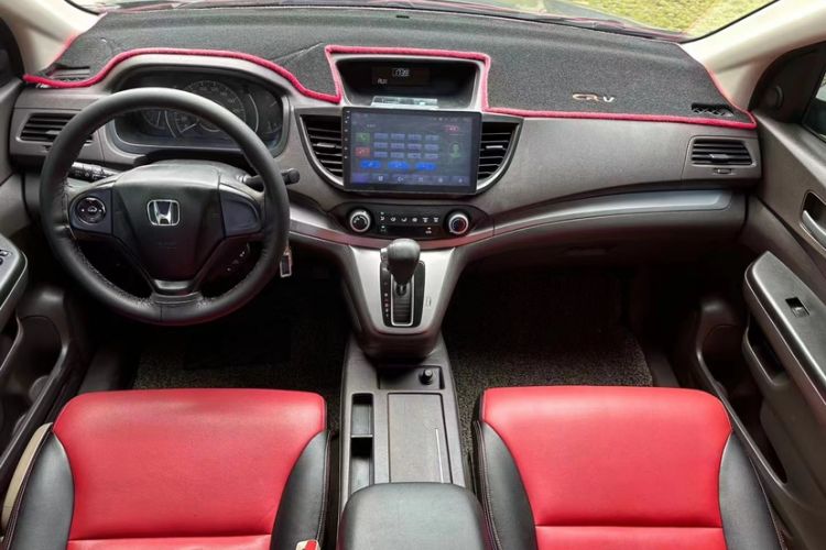 Used Honda CR-V 2012 2.0L two-wheel drive urban version Interior 1