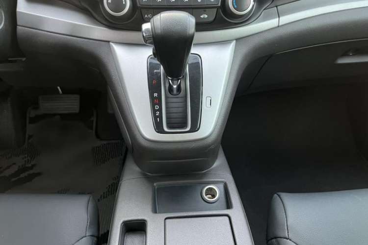 Used Honda CR-V 2012 2.0L two-wheel drive urban version Interior 2
