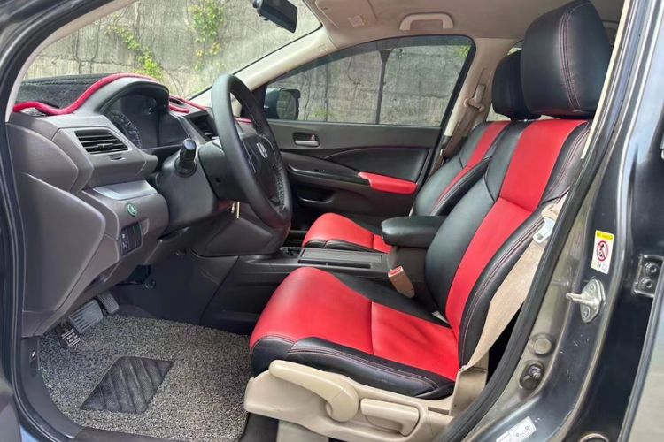 Used Honda CR-V 2012 2.0L two-wheel drive urban version Interior 2