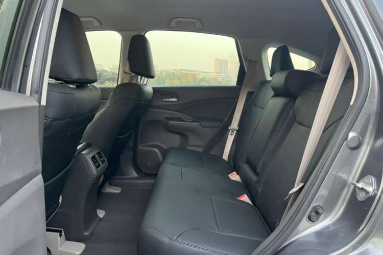 Used Honda CR-V 2012 2.0L two-wheel drive urban version Interior 3