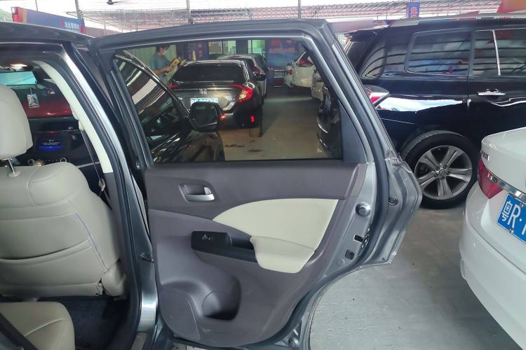 Used Honda CR-V 2012 2.0L two-wheel drive urban version Interior 3