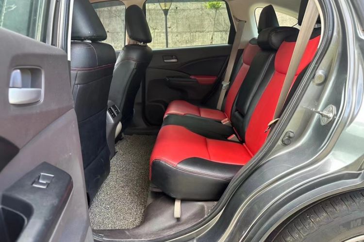 Used Honda CR-V 2012 2.0L two-wheel drive urban version Interior 3