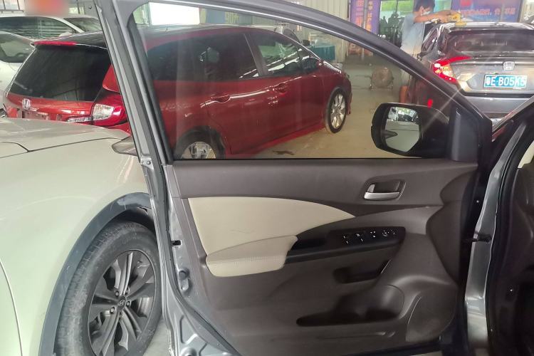 Used Honda CR-V 2012 2.0L two-wheel drive urban version Interior 4