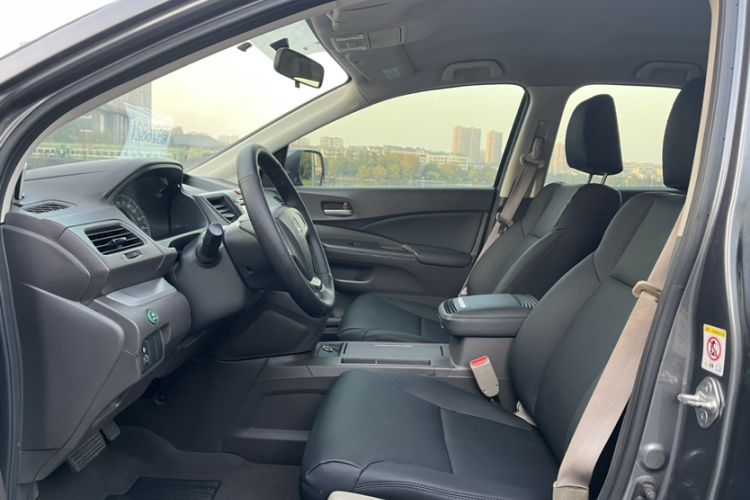 Used Honda CR-V 2012 2.0L two-wheel drive urban version Interior 5