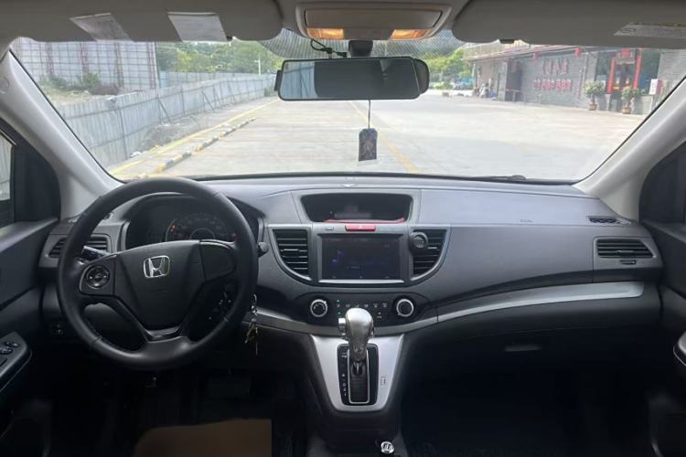 Used Honda CR-V 2012 2.0L two-wheel drive urban version Interior 8