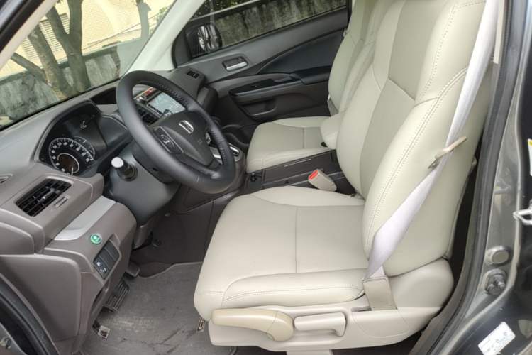 Used Honda CR-V 2012 2.0L two-wheel drive urban version Left Front Seat
