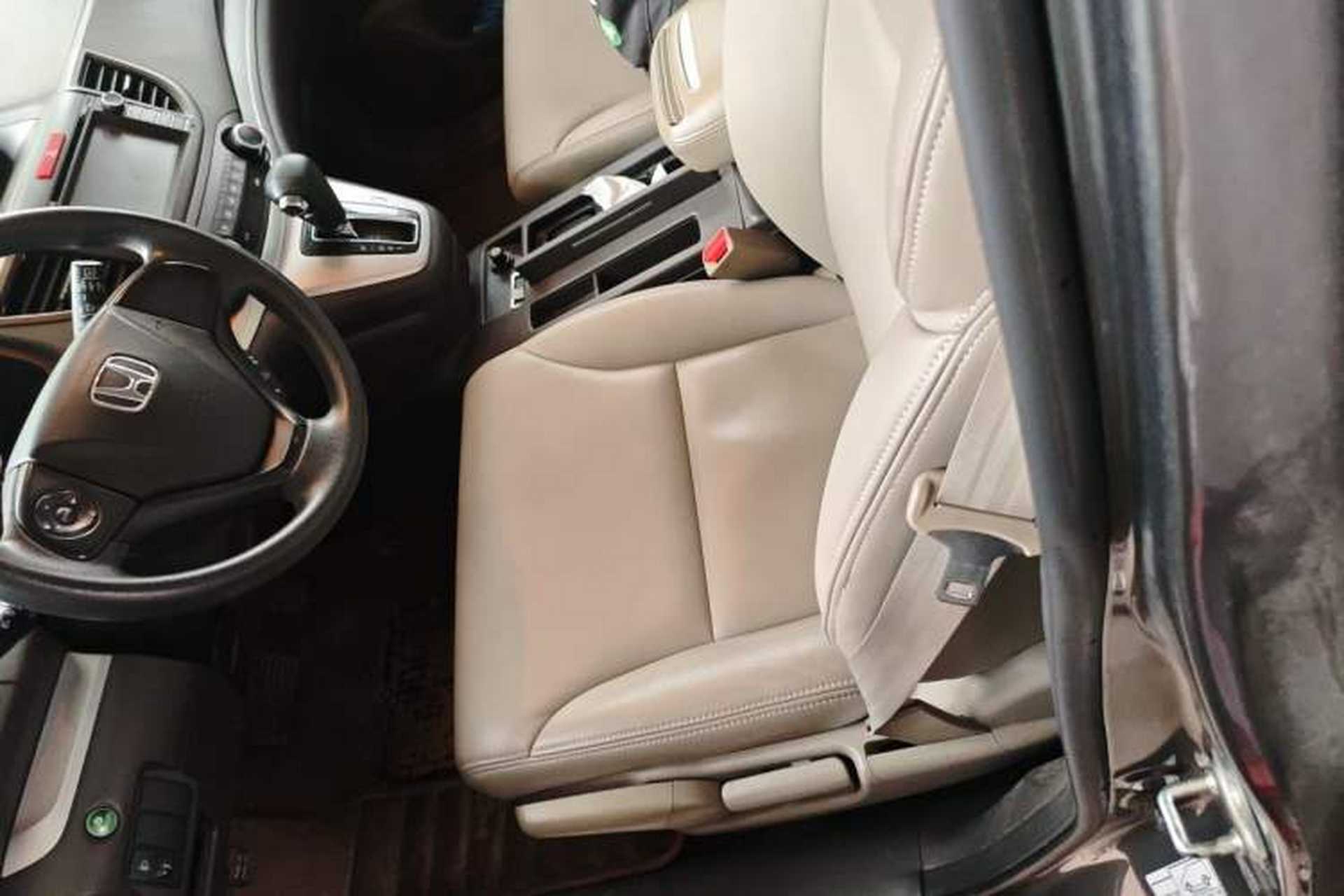 Used Honda CR-V 2012 2.0L two-wheel drive urban version Left Front Seat