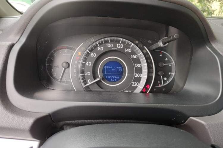 Used Honda CR-V 2012 2.0L two-wheel drive urban version Odometer Close Up