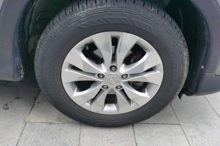 Used Honda CR-V 2012 2.4L four-wheel drive luxury version Right Front Wheel Hub