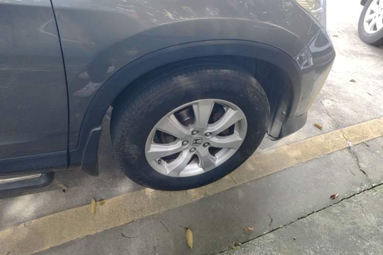Used Honda CR-V 2012 2.0L two-wheel drive urban version Right Front Wheel Hub