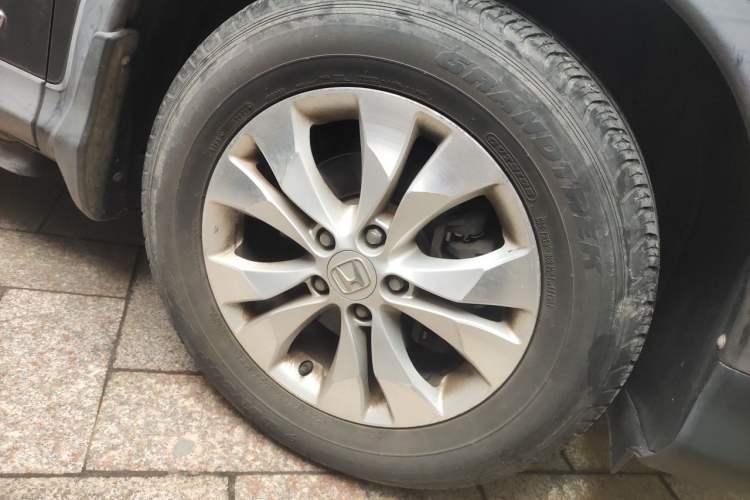 Used Honda CR-V 2012 2.4L four-wheel drive luxury version Right Front Wheel Hub