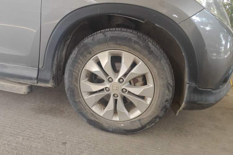 Used Honda CR-V 2012 2.4L four-wheel drive luxury version Right Front Wheel Hub