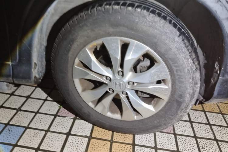 Used Honda CR-V 2012 2.4L four-wheel drive luxury version Right Front Wheel Hub