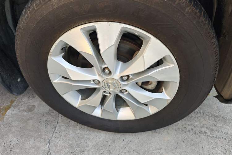 Used Honda CR-V 2012 2.4L four-wheel drive luxury version Right Front Wheel Hub