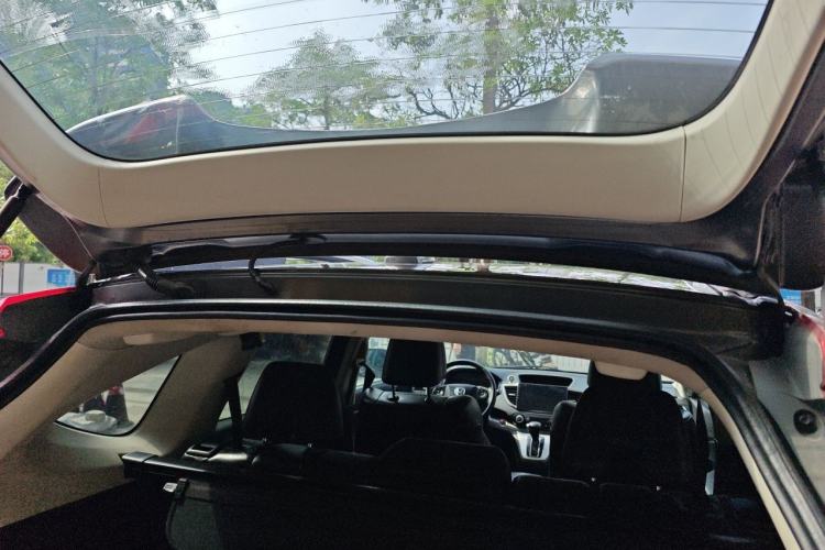 Used Honda CR-V 2012 2.4L four-wheel drive luxury version Trunk
